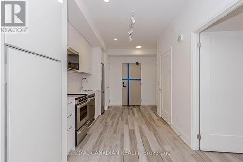 306 - 3250 Carding Mill Trail, Oakville, ON - Indoor Photo Showing Kitchen