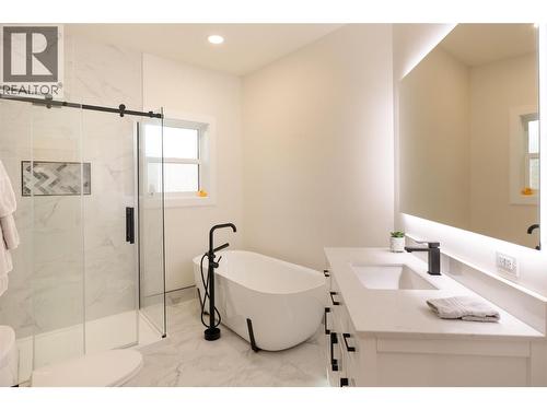 Suite bathroom - 3356 Merlot Court, West Kelowna, BC - Indoor Photo Showing Bathroom