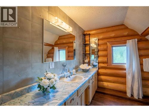 31815 Cariboo Highway, Prince George, BC - Indoor Photo Showing Bathroom