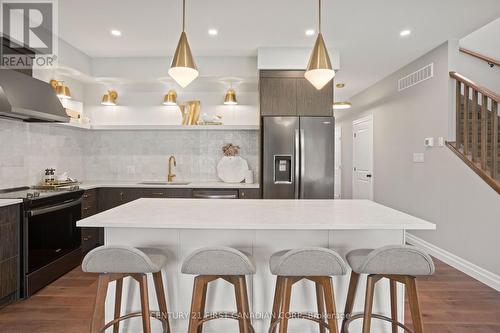 6973 Heathwoods Avenue, London South (South V), ON - Indoor Photo Showing Kitchen With Upgraded Kitchen