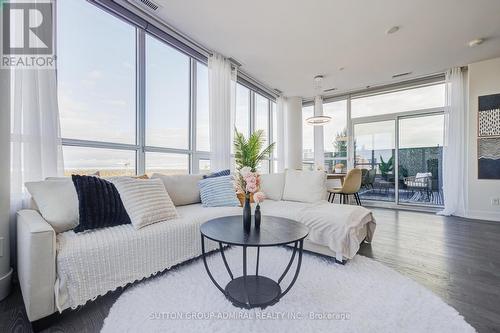 912 - 7 Kenaston Gardens, Toronto, ON - Indoor Photo Showing Living Room