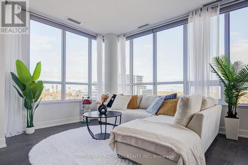 912 - 7 Kenaston Gardens, Toronto, ON - Indoor Photo Showing Living Room