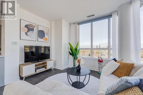 912 - 7 Kenaston Gardens, Toronto, ON - Indoor Photo Showing Living Room