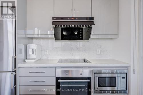 912 - 7 Kenaston Gardens, Toronto, ON - Indoor Photo Showing Kitchen
