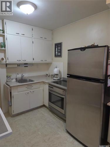 505 F Avenue N, Saskatoon, SK - Indoor Photo Showing Kitchen