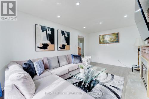 1695 Major Oaks Road, Pickering, ON - Indoor Photo Showing Living Room