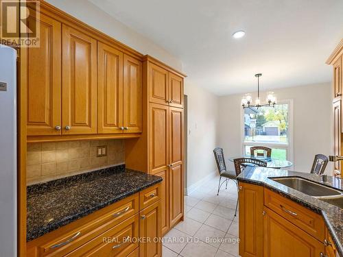 7223 Bendigo Circle, Mississauga, ON - Indoor Photo Showing Kitchen
