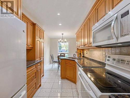 7223 Bendigo Circle, Mississauga, ON - Indoor Photo Showing Kitchen