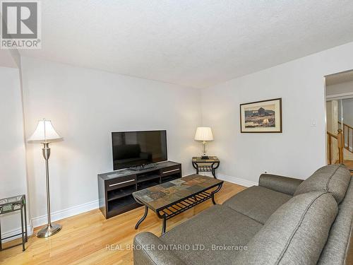 7223 Bendigo Circle, Mississauga, ON - Indoor Photo Showing Living Room