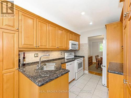 7223 Bendigo Circle, Mississauga, ON - Indoor Photo Showing Kitchen With Double Sink