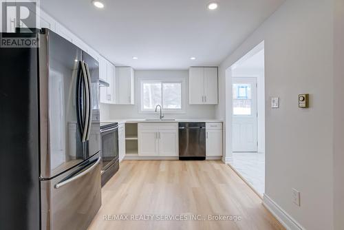 7826 Lake Jospeh Road, Georgian Bay, ON - Indoor Photo Showing Kitchen