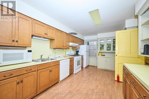 1033 Firelane 1 Road, Port Colborne (Sherkston), ON - Indoor Photo Showing Kitchen With Double Sink