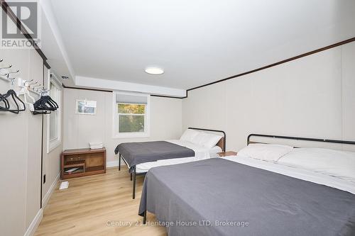 1033 Firelane 1 Road, Port Colborne (Sherkston), ON - Indoor Photo Showing Bedroom