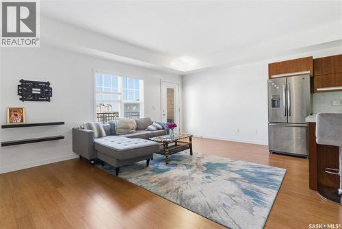 1806 1015 Patrick Crescent, Saskatoon, SK - Indoor Photo Showing Living Room
