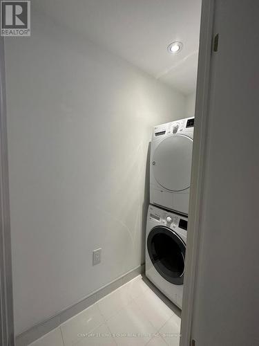 719 - 77 Shuter Street, Toronto, ON - Indoor Photo Showing Laundry Room