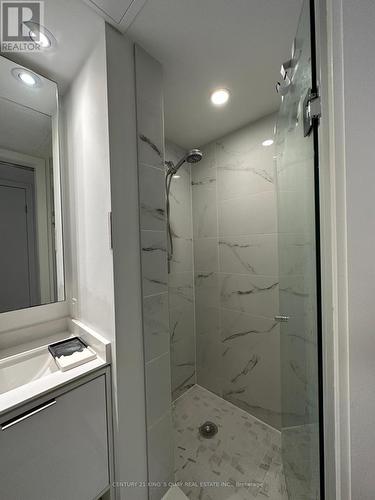 719 - 77 Shuter Street, Toronto, ON - Indoor Photo Showing Bathroom