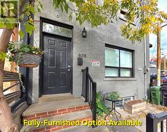 2B - 658 DUNDAS STREET W  Toronto, ON M5T 1H9
