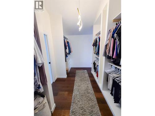 walk through closet - 3897 Gallaghers Grange, Kelowna, BC - Indoor