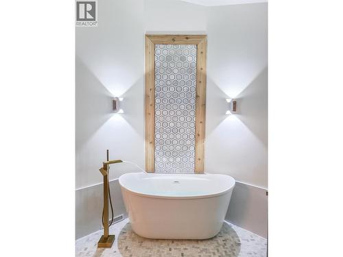 3897 Gallaghers Grange, Kelowna, BC - Indoor Photo Showing Bathroom