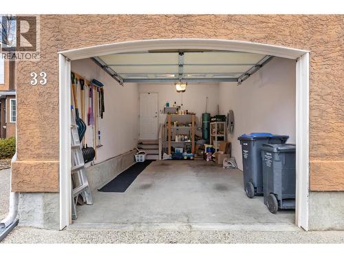 535 Glenmeadows Road Unit# 33, Kelowna, BC - Indoor Photo Showing Garage
