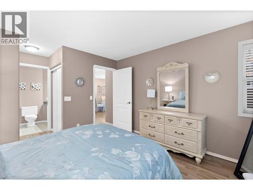 535 Glenmeadows Road Unit# 33, Kelowna, BC - Indoor Photo Showing Bedroom