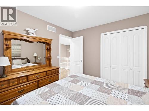 535 Glenmeadows Road Unit# 33, Kelowna, BC - Indoor Photo Showing Bedroom