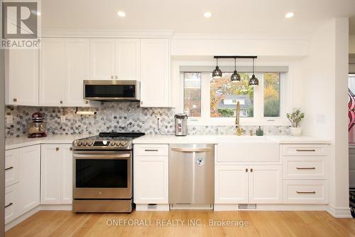10 Esmond Crescent, Toronto, ON - Indoor Photo Showing Kitchen With Upgraded Kitchen
