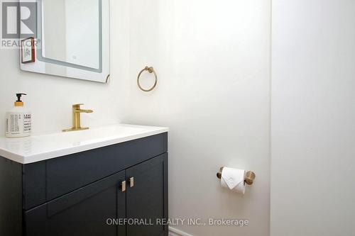 10 Esmond Crescent, Toronto, ON -  Photo Showing Bathroom