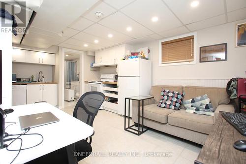 10 Esmond Crescent, Toronto, ON - Indoor