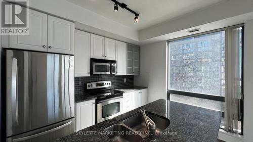 911 - 438 King Street W, Toronto, ON - Indoor Photo Showing Kitchen With Double Sink With Upgraded Kitchen