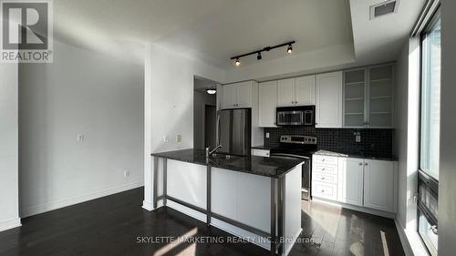 911 - 438 King Street W, Toronto, ON - Indoor Photo Showing Kitchen