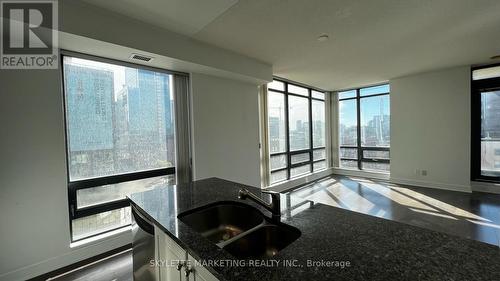 911 - 438 King Street W, Toronto, ON - Indoor