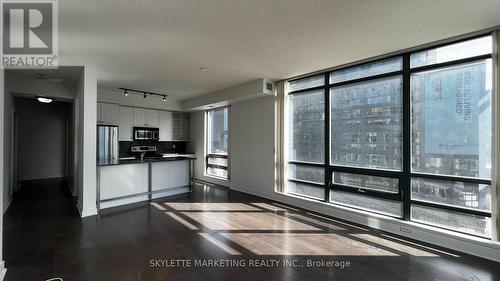 911 - 438 King Street W, Toronto, ON - Indoor Photo Showing Kitchen