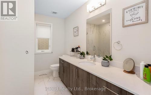 120 Bedrock Drive, Hamilton, ON - Indoor Photo Showing Bathroom