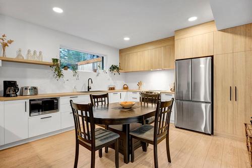 Cuisine - 1770  - 1772 Rue Du Manège, Sainte-Adèle, QC - Indoor