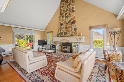 Salon - 531 Rue Principale, Saint-Sauveur, QC - Indoor Photo Showing Living Room With Fireplace
