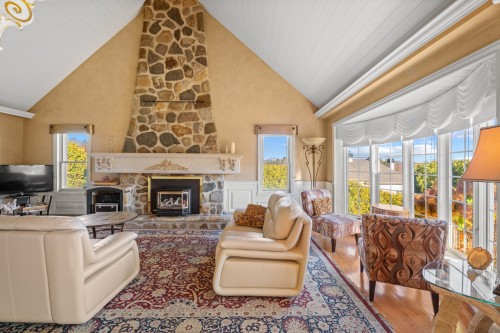 Salon - 531 Rue Principale, Saint-Sauveur, QC - Indoor Photo Showing Living Room With Fireplace