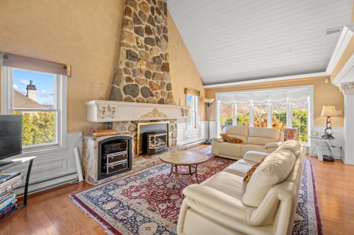 Salon - 531 Rue Principale, Saint-Sauveur, QC - Indoor Photo Showing Living Room With Fireplace