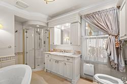 Salle de bains attenante à la CCP - 