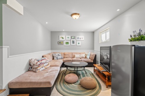 Salle familiale - 531 Rue Principale, Saint-Sauveur, QC - Indoor