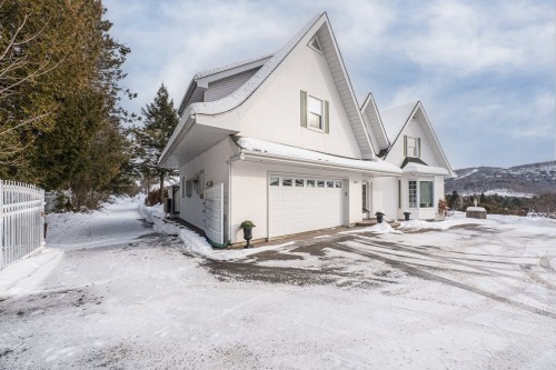 Garage - 531 Rue Principale, Saint-Sauveur, QC - Outdoor
