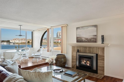 201-640 Montreal St, Victoria, BC - Indoor Photo Showing Living Room With Fireplace