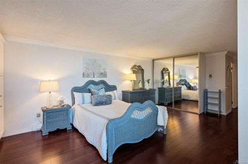 201-640 Montreal St, Victoria, BC - Indoor Photo Showing Bedroom