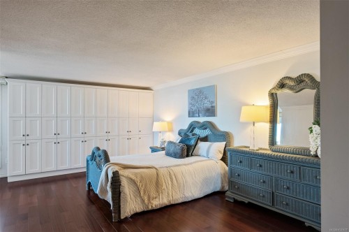 201-640 Montreal St, Victoria, BC - Indoor Photo Showing Bedroom