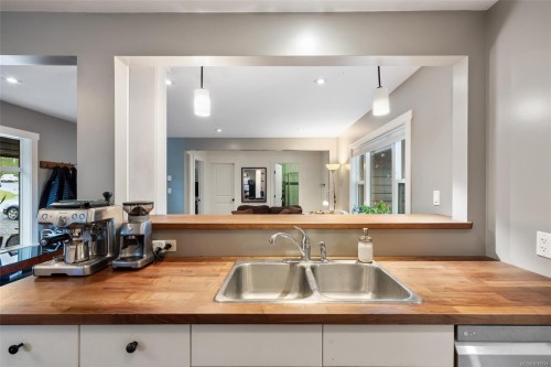 3328 Third St, Cumberland, BC 