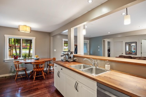 3328 Third St, Cumberland, BC 