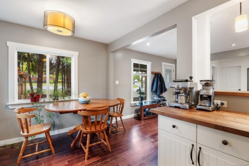 3328 Third St, Cumberland, BC 