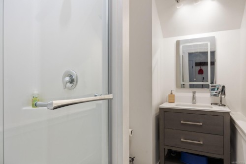 3328 Third St, Cumberland, BC 