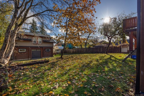 3328 Third St, Cumberland, BC 