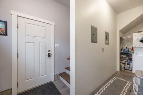 3328 Third St, Cumberland, BC 